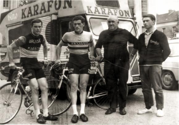 L'équipe Karafon dans les années 60, habillée par les Tricots Noret
