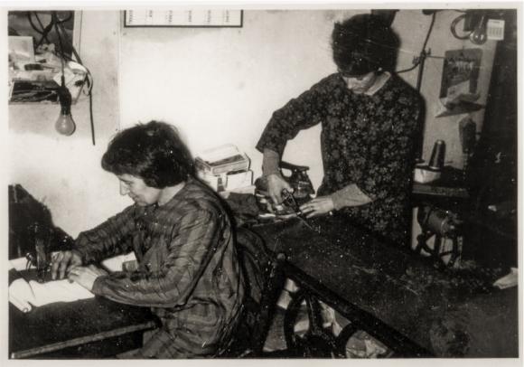 Marie BONENFANT et sa Fille Noëlle en atelier
